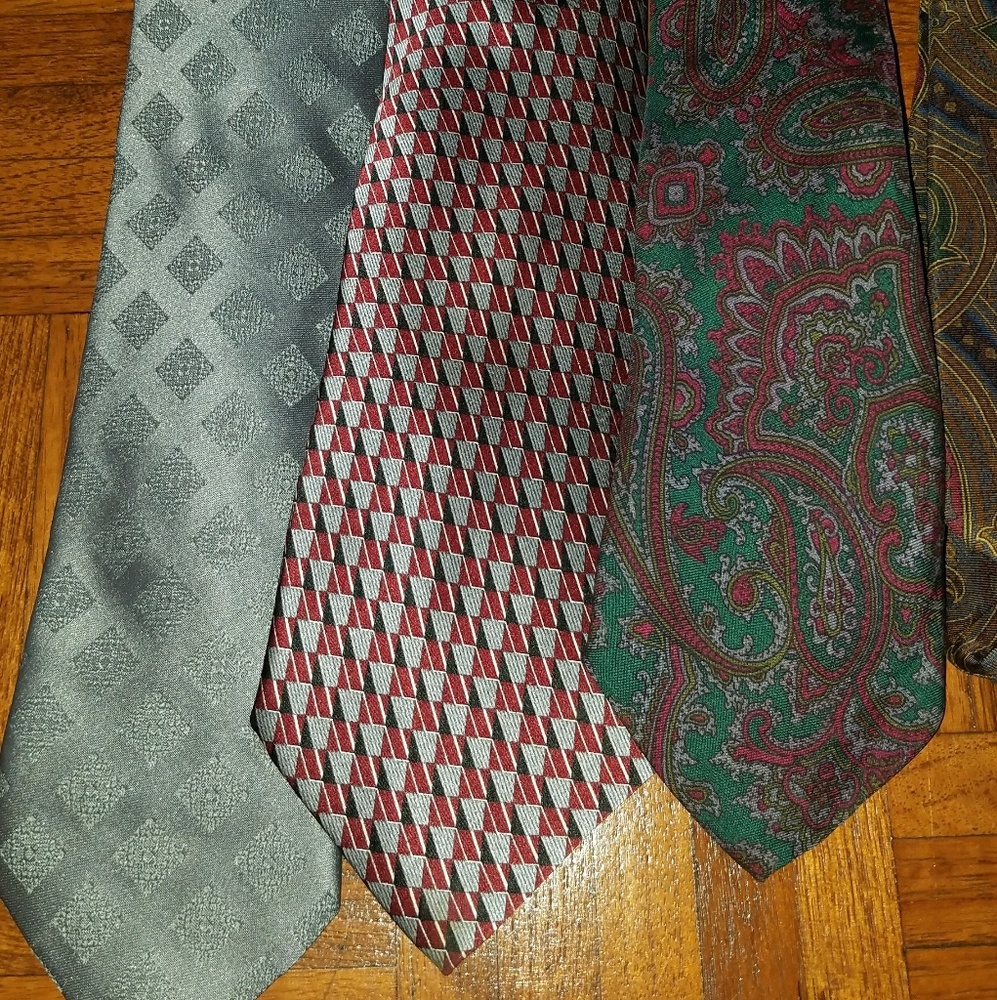 Bundle of 5 Men's Ties check mark ✅ SOLD ✔️ - Picture 4 of 6